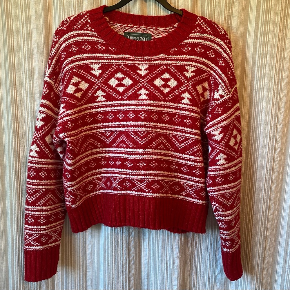 Vintage-Inspired Red & White Geometric Crewneck Sweater